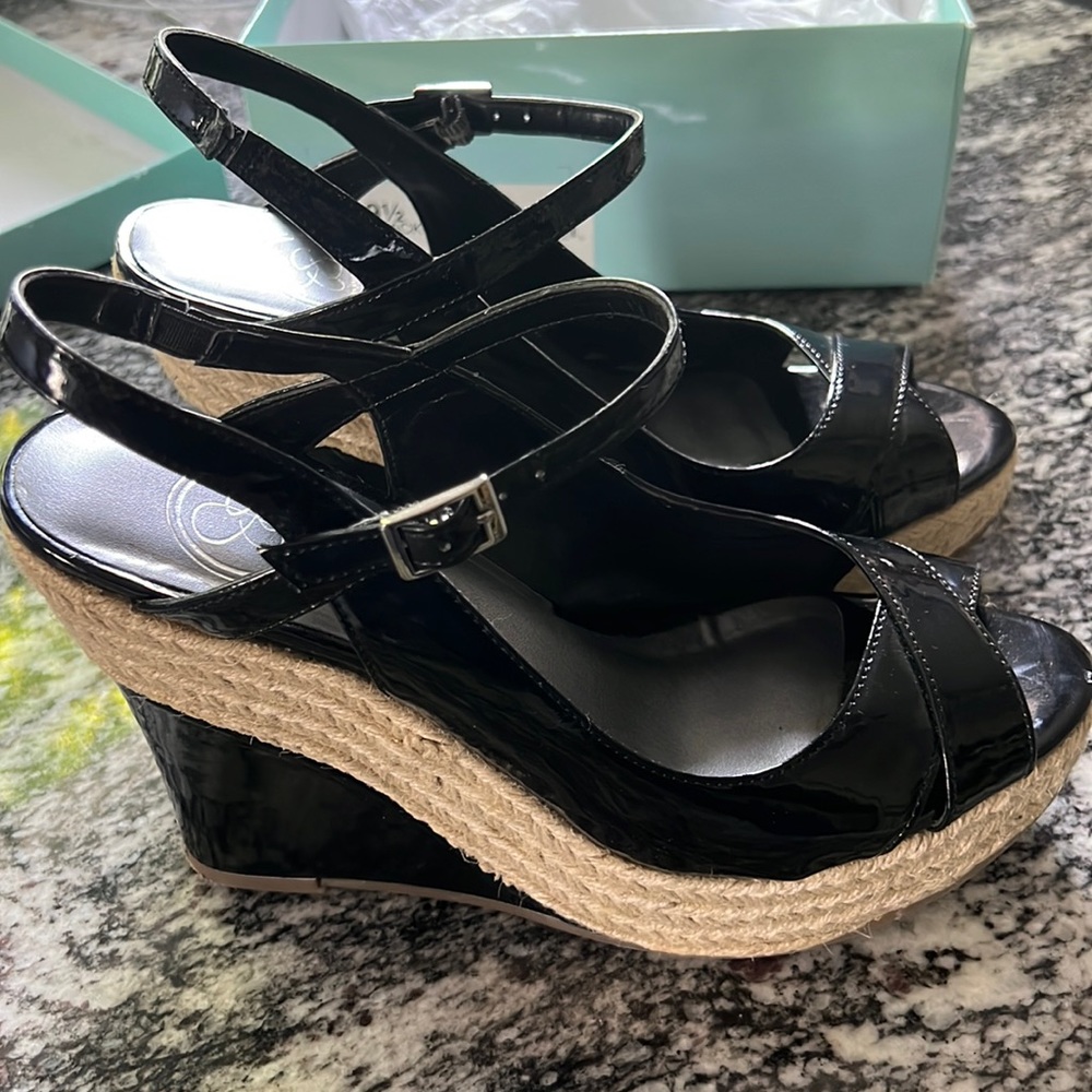 Like new, Jessica Simpson black patent platform Sandals.